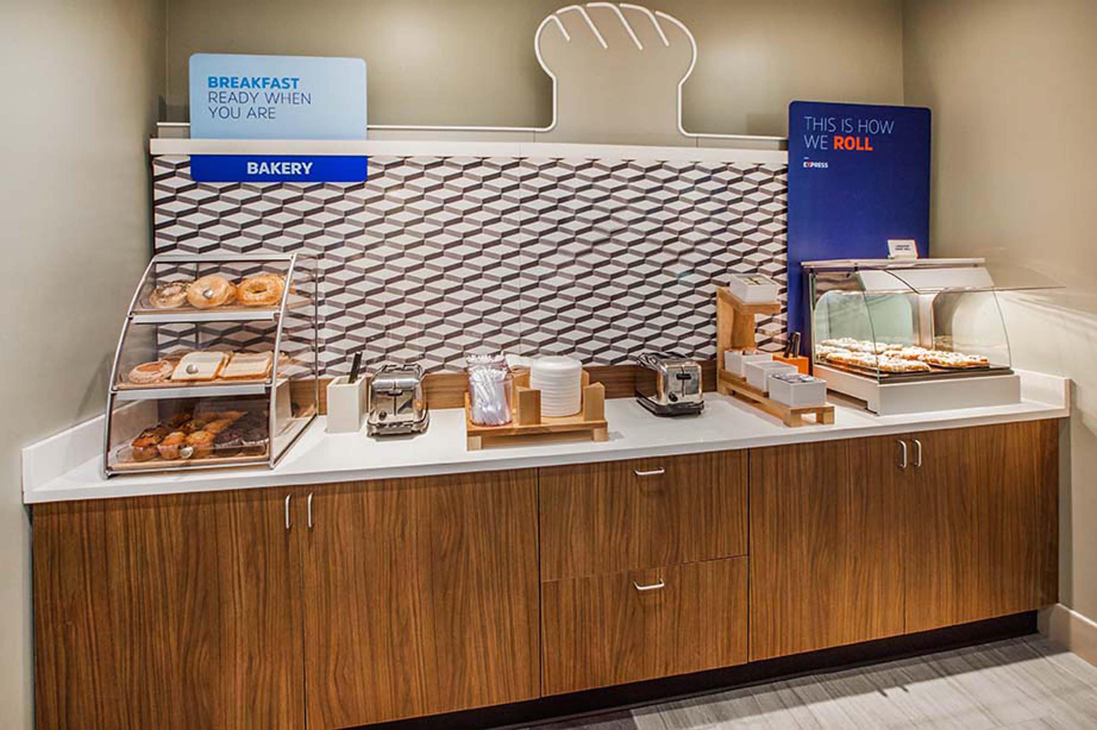 Holiday Inn Express Lawrence By Ihg Екстериор снимка