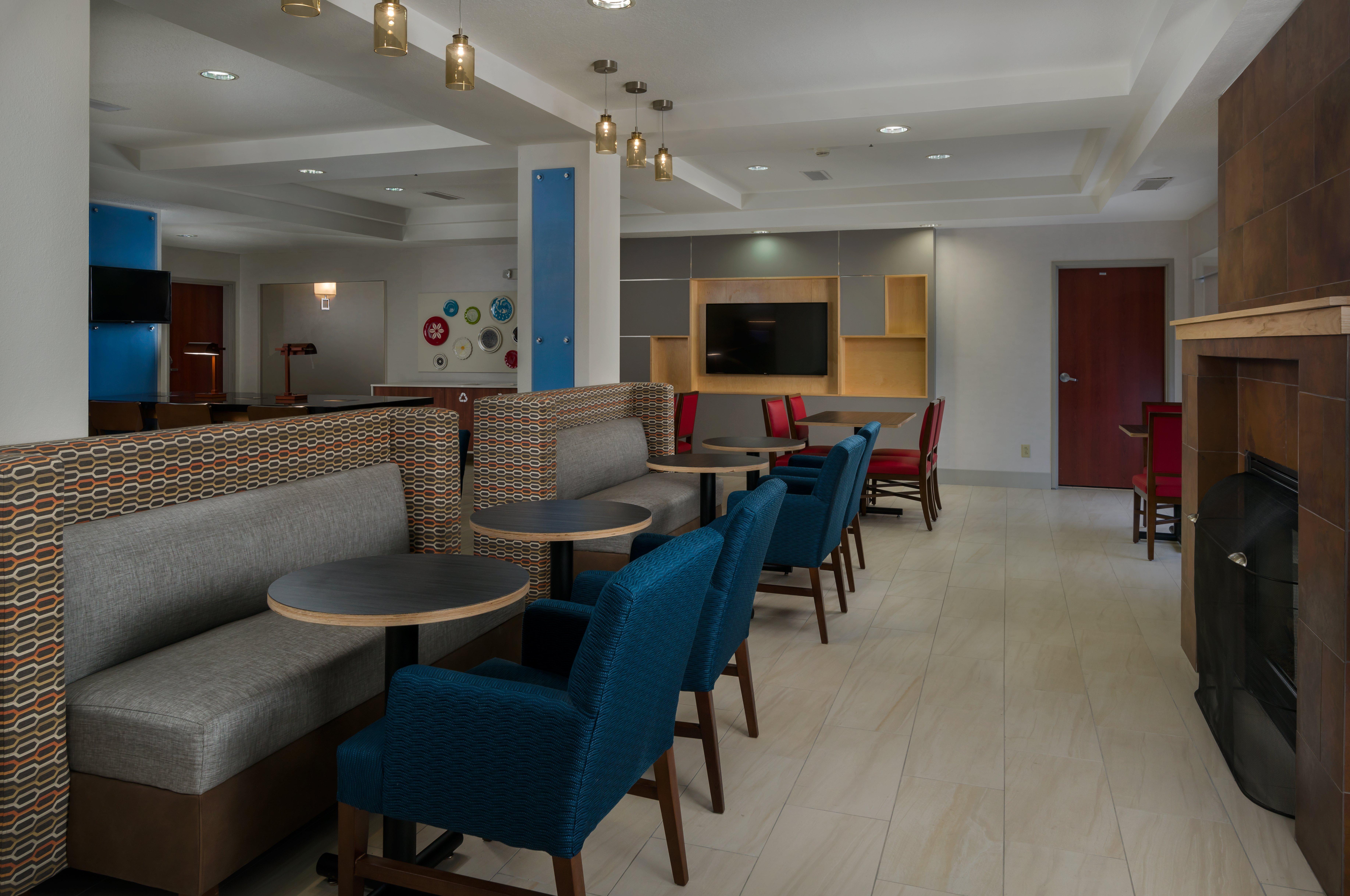 Holiday Inn Express Lawrence By Ihg Екстериор снимка