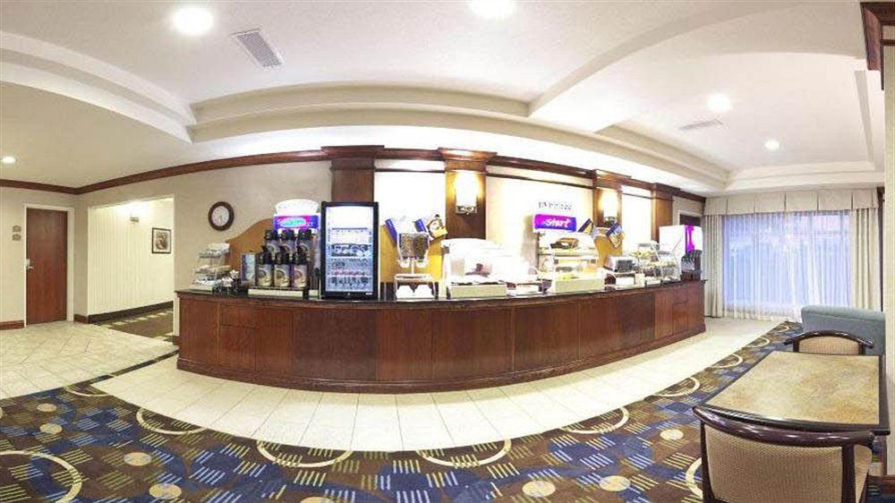 Holiday Inn Express Lawrence By Ihg Екстериор снимка