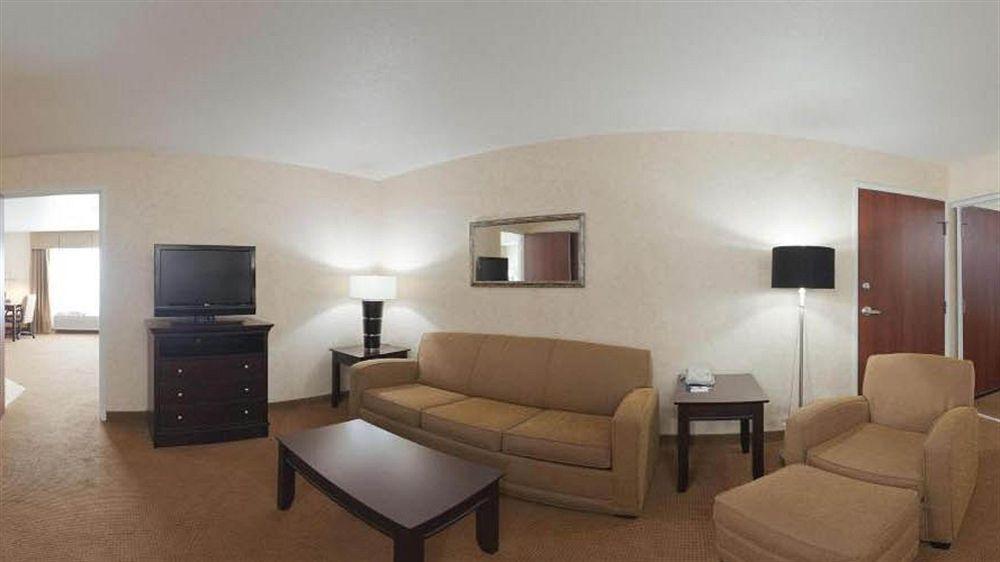 Holiday Inn Express Lawrence By Ihg Екстериор снимка