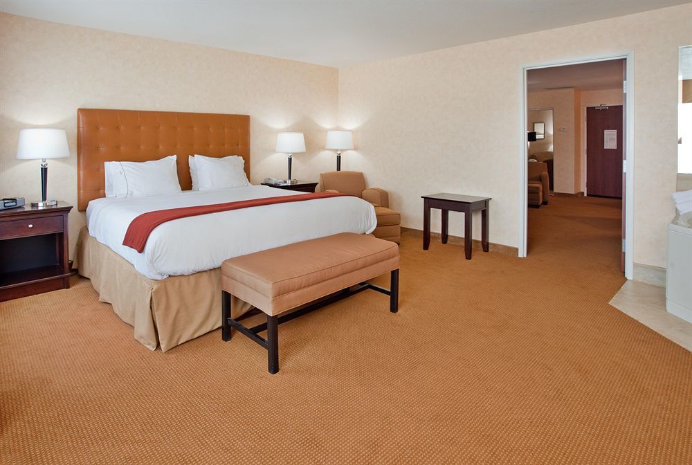 Holiday Inn Express Lawrence By Ihg Екстериор снимка