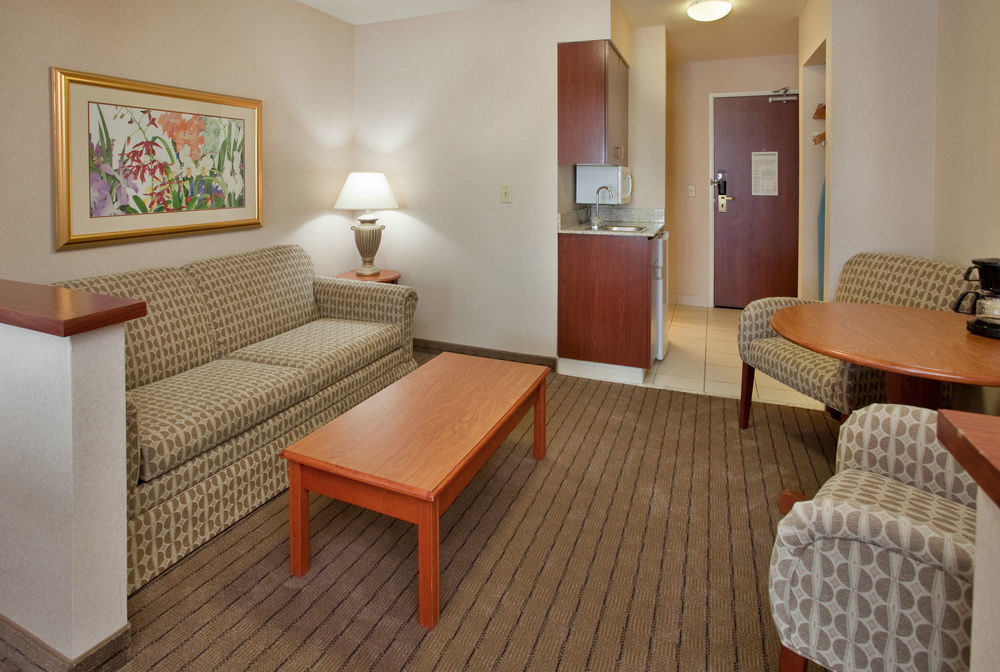 Holiday Inn Express Lawrence By Ihg Екстериор снимка