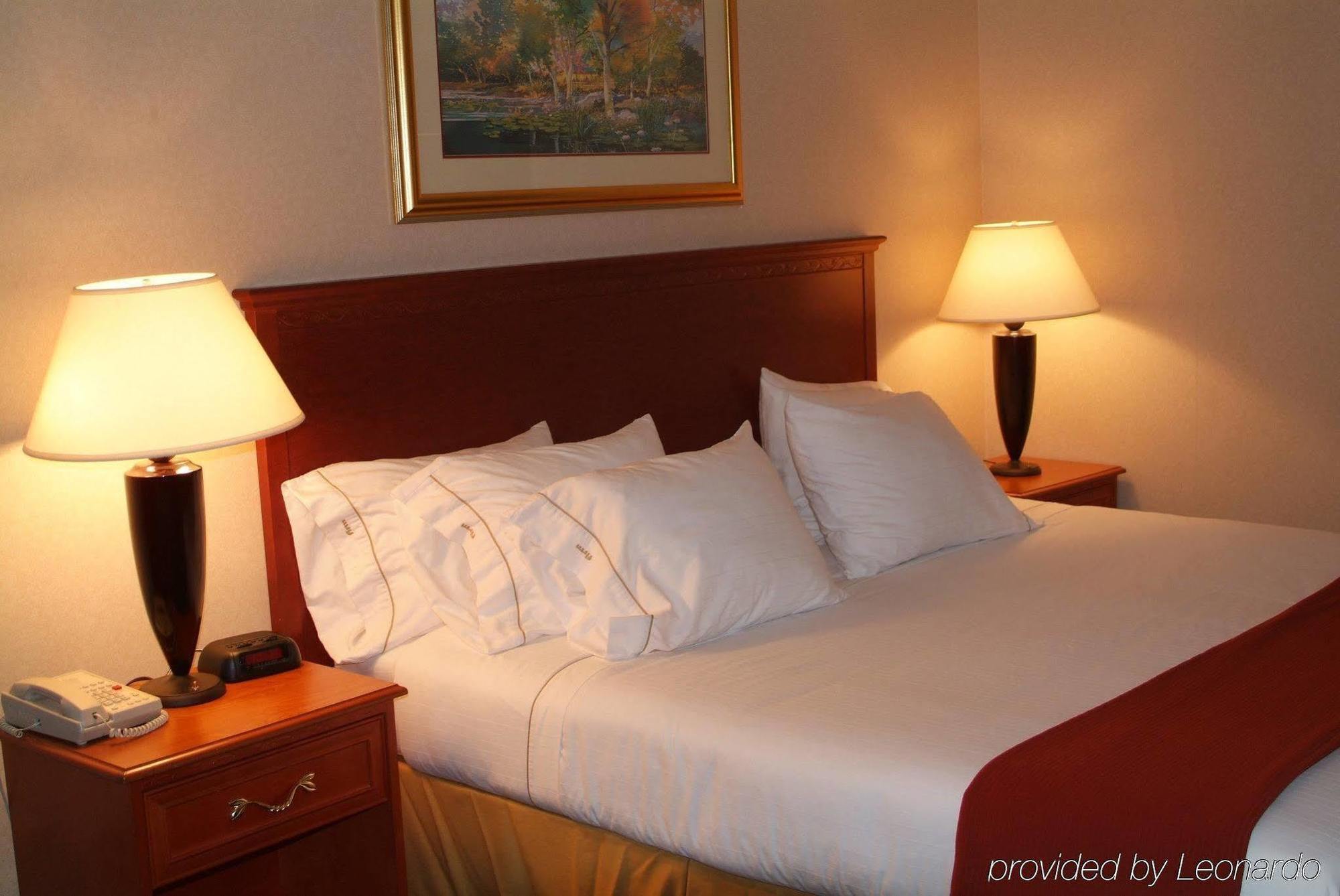 Holiday Inn Express Lawrence By Ihg Екстериор снимка
