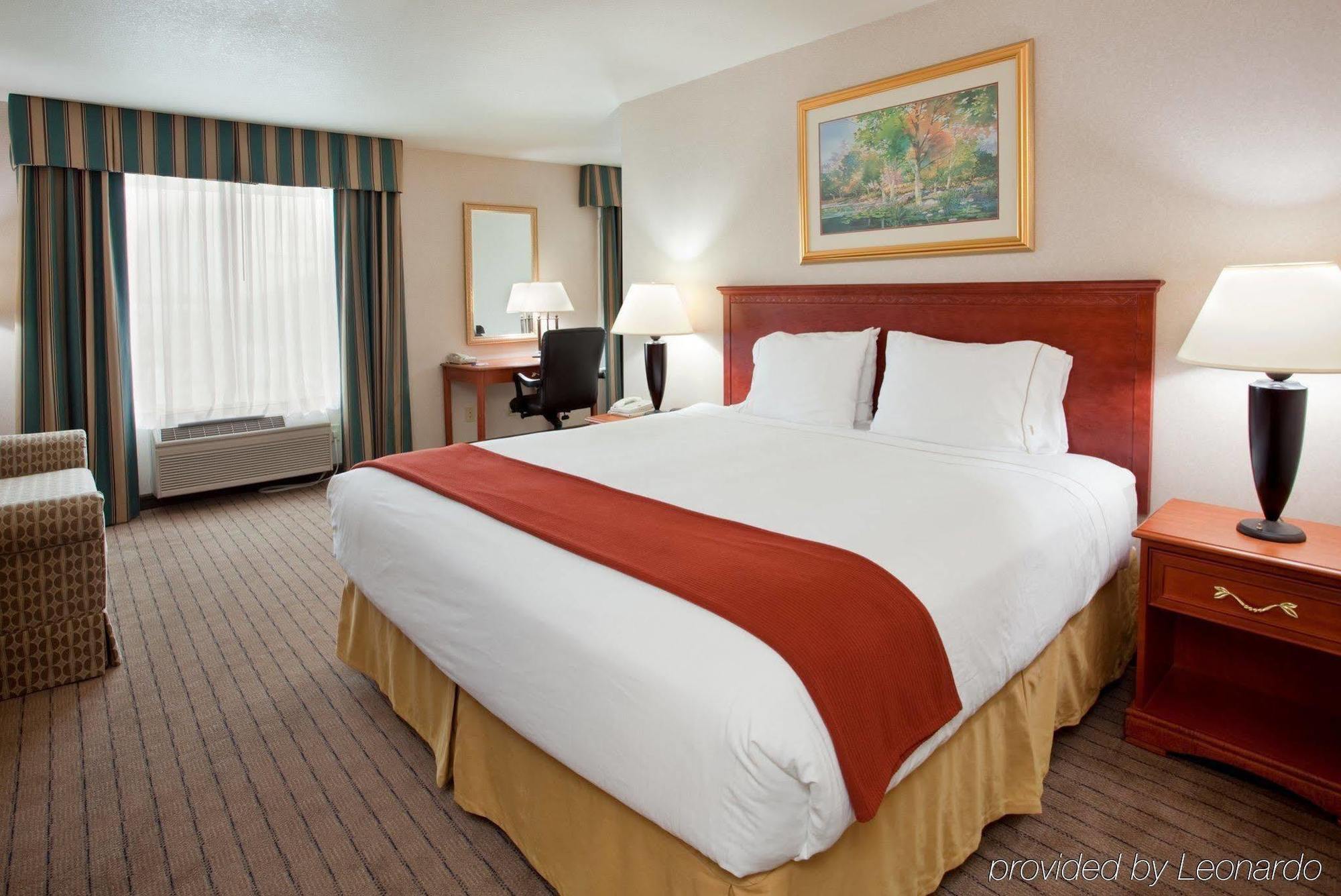 Holiday Inn Express Lawrence By Ihg Екстериор снимка