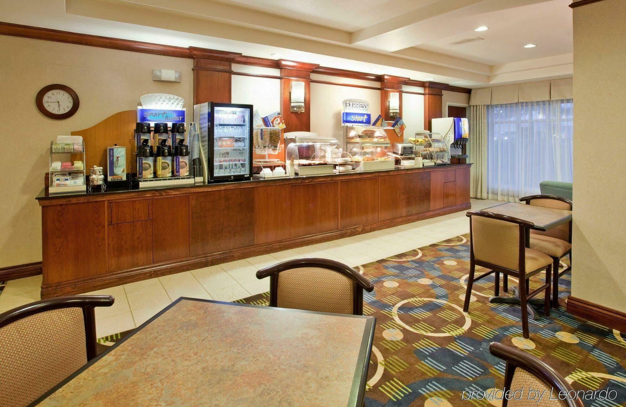 Holiday Inn Express Lawrence By Ihg Екстериор снимка