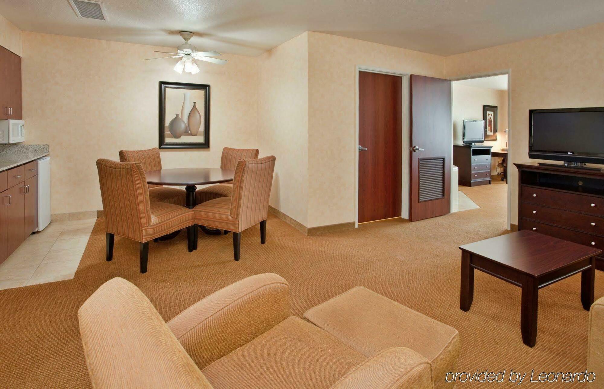 Holiday Inn Express Lawrence By Ihg Екстериор снимка