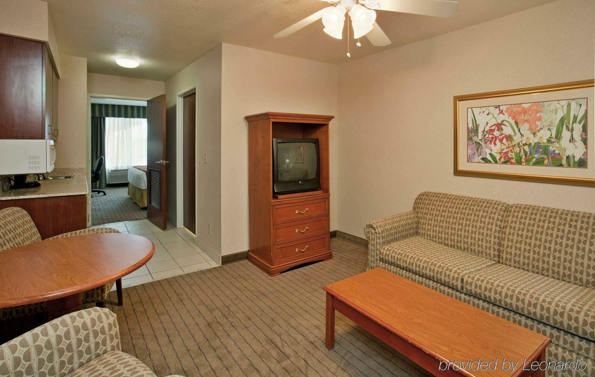 Holiday Inn Express Lawrence By Ihg Екстериор снимка