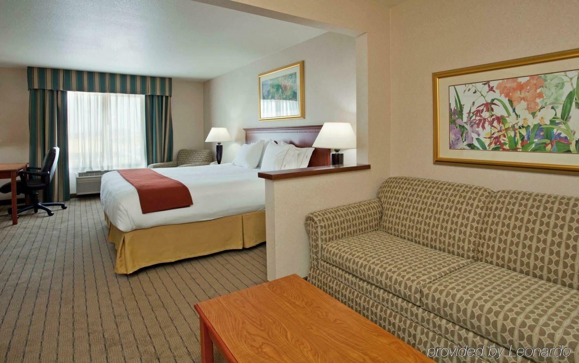 Holiday Inn Express Lawrence By Ihg Екстериор снимка